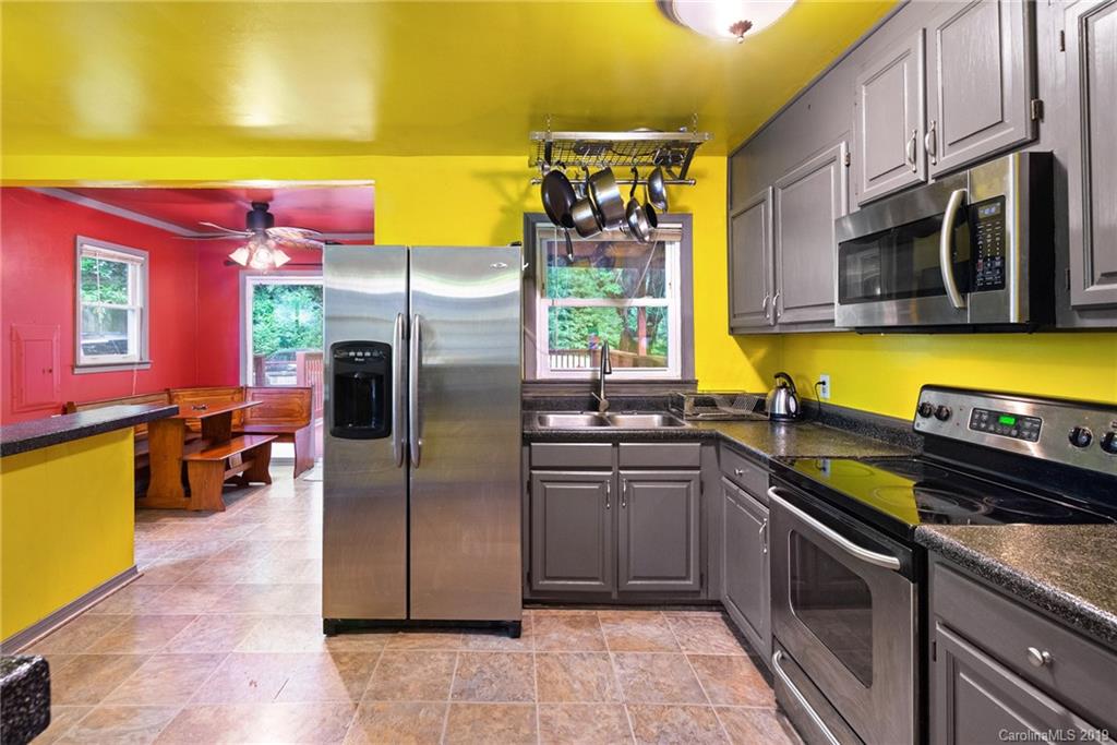 12 Starmount Drive Asheville NC 28806