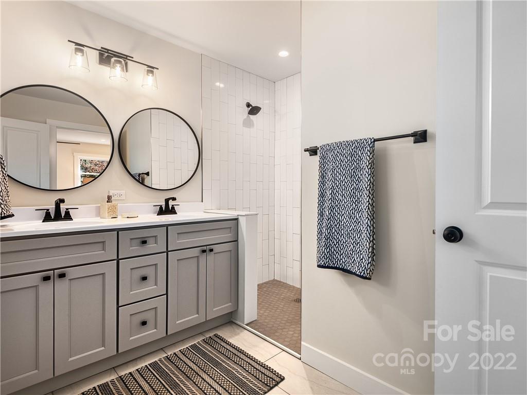 7 Sourwood Lane E Asheville NC 28805