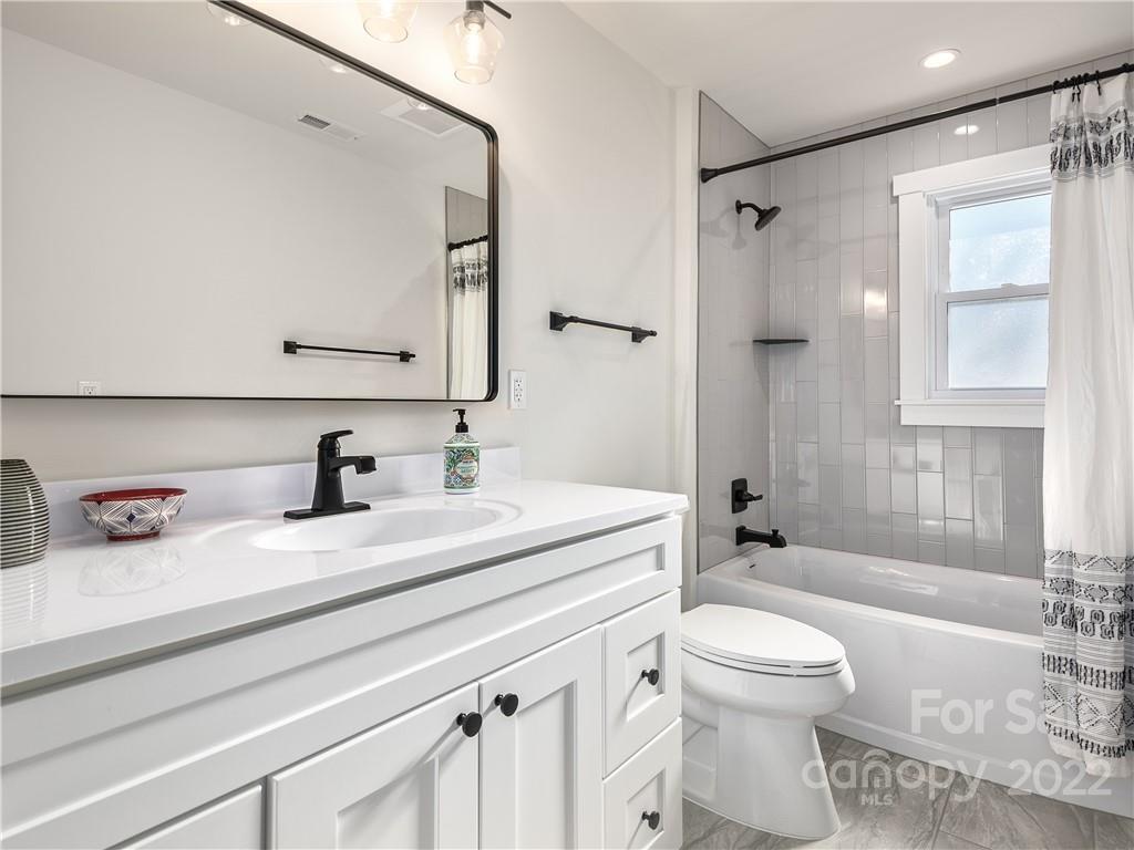 7 Sourwood Lane E Asheville NC 28805