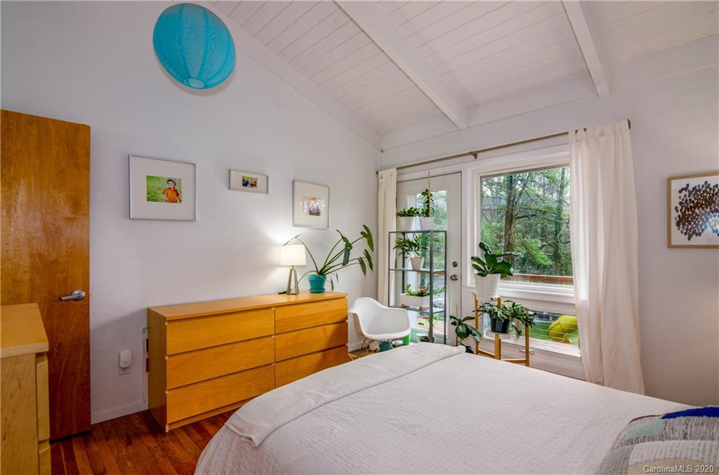 37 Deanwood Circle Asheville NC 28803