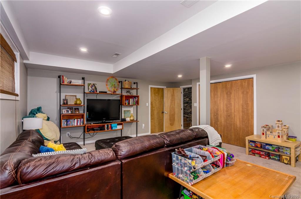 37 Deanwood Circle Asheville NC 28803