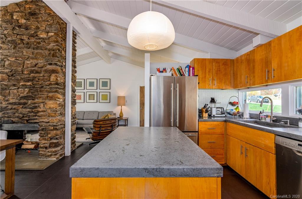 37 Deanwood Circle Asheville NC 28803