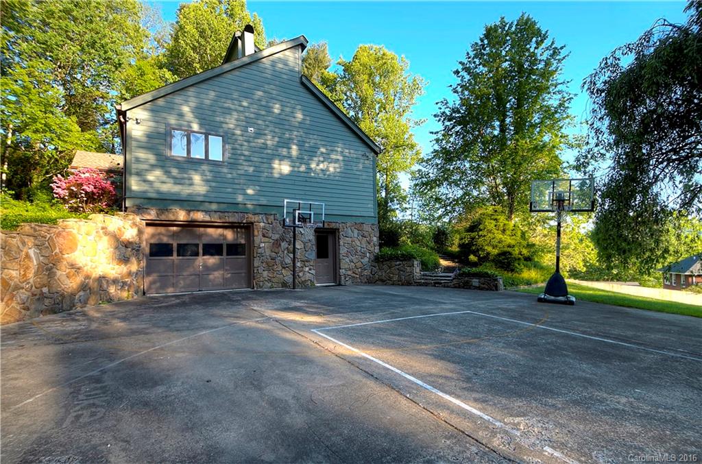 206 Robertson Street Burnsville NC 28714