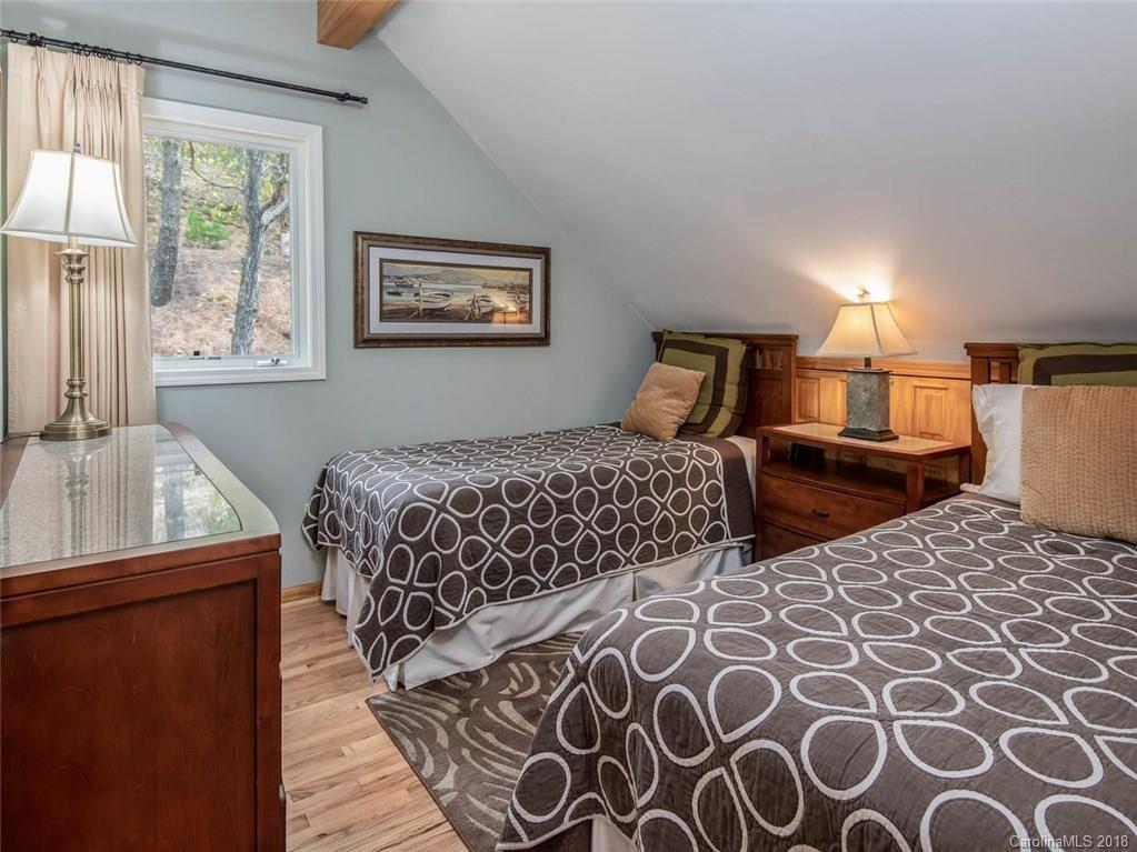 136 Black Oak Drive Asheville NC 28804