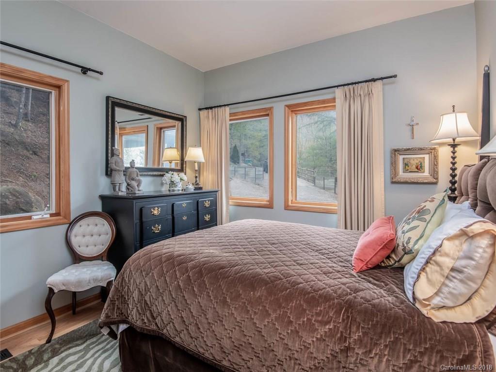 136 Black Oak Drive Asheville NC 28804