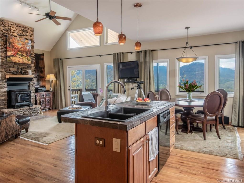 136 Black Oak Drive Asheville NC 28804