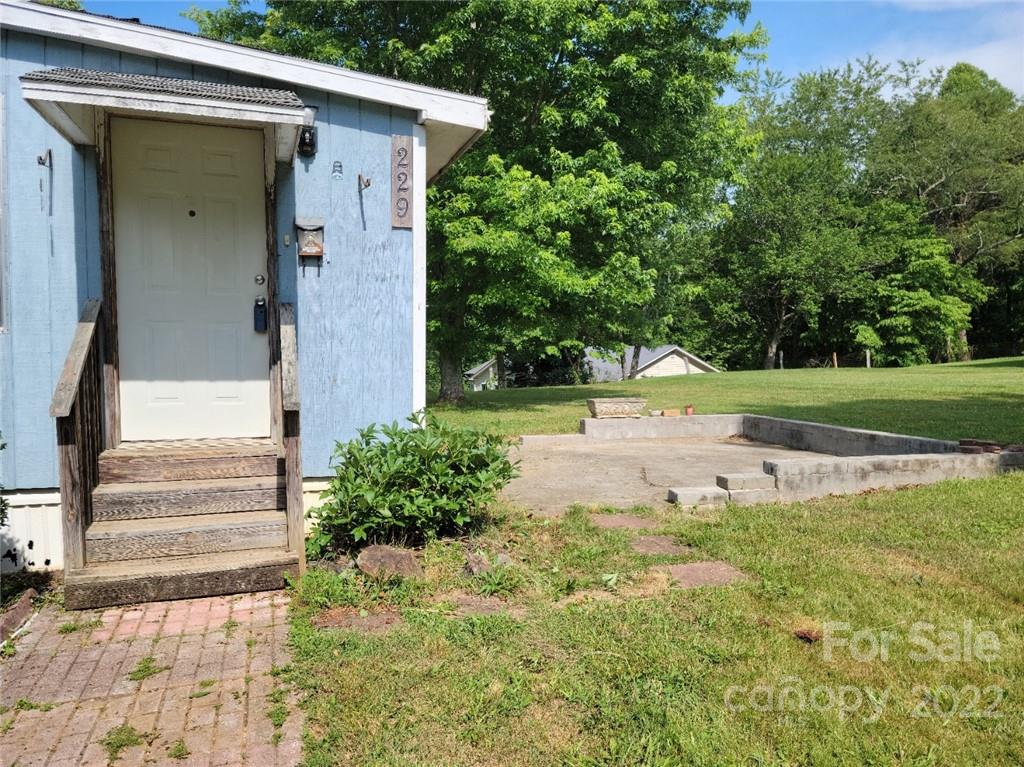 229 Doc Snyder Drive Swannanoa NC 28778