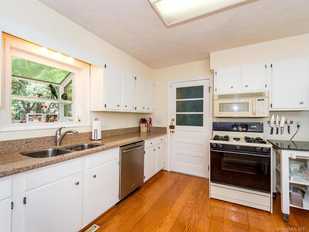 29 Rhododendron Place Asheville NC 28805