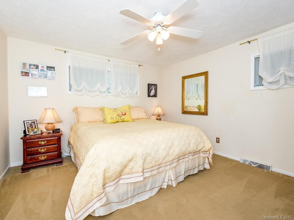 29 Rhododendron Place Asheville NC 28805
