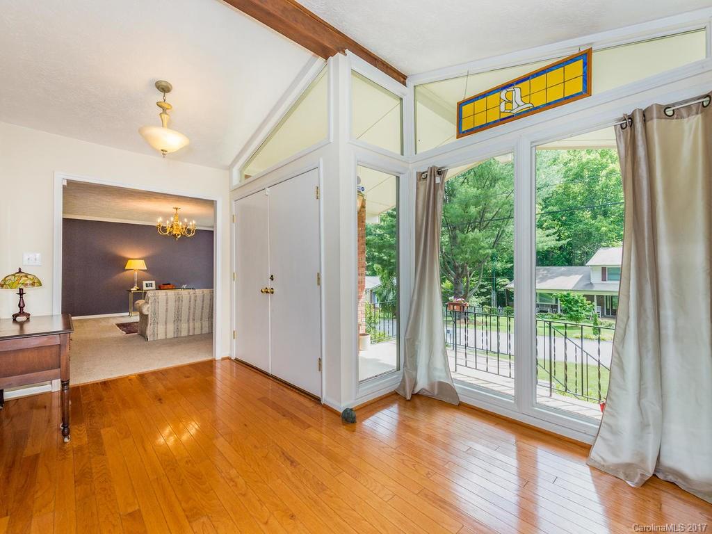 29 Rhododendron Place Asheville NC 28805