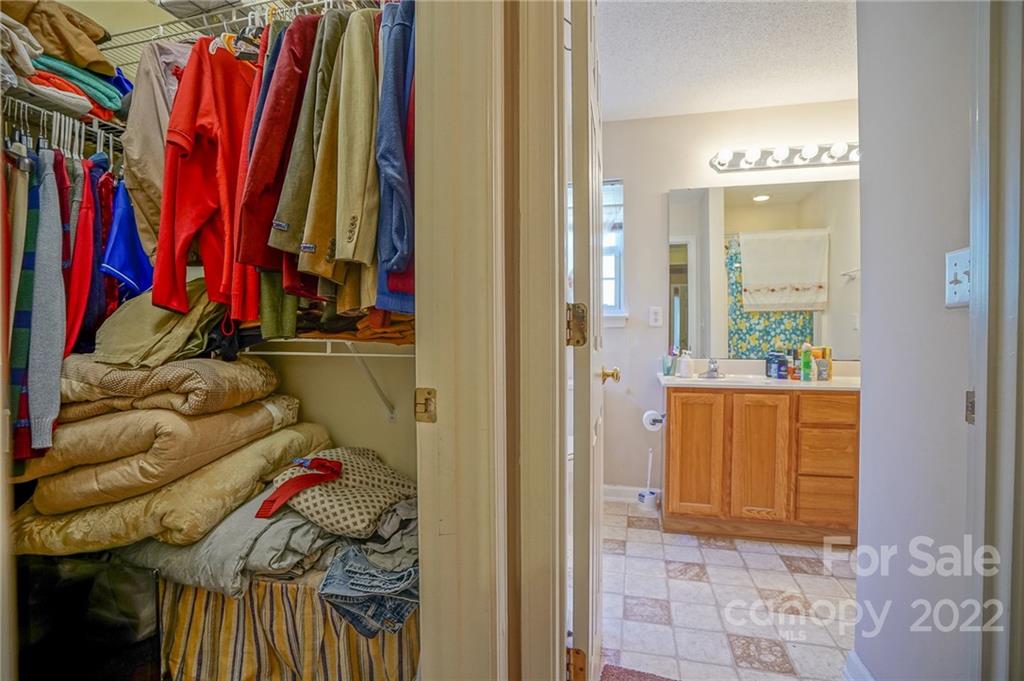 6021 Lawnmeadow Drive Charlotte NC 28216