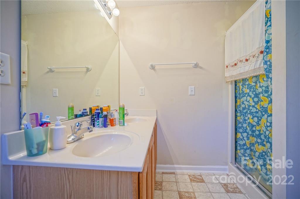 6021 Lawnmeadow Drive Charlotte NC 28216