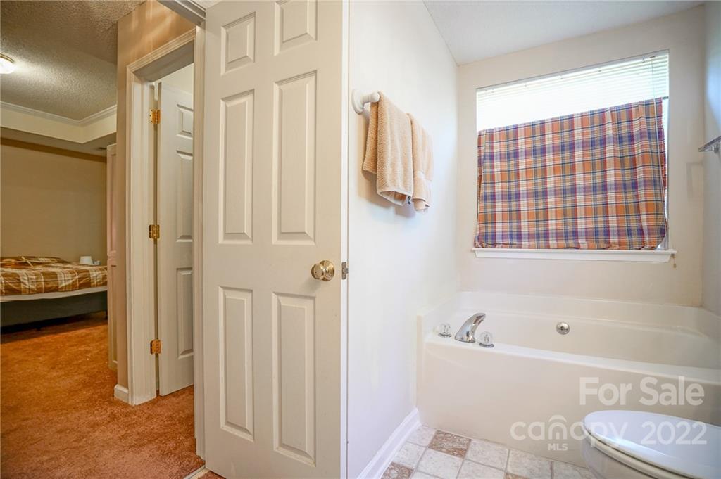 6021 Lawnmeadow Drive Charlotte NC 28216