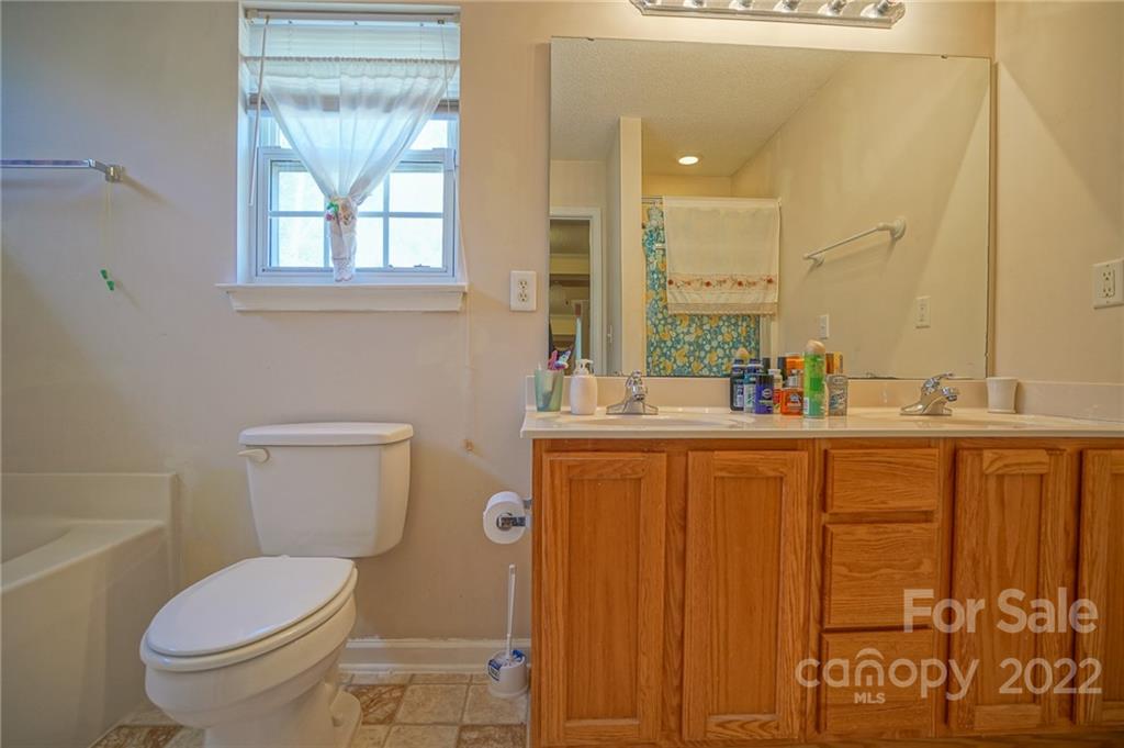 6021 Lawnmeadow Drive Charlotte NC 28216