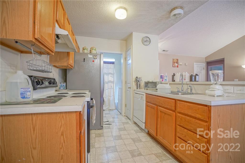 6021 Lawnmeadow Drive Charlotte NC 28216