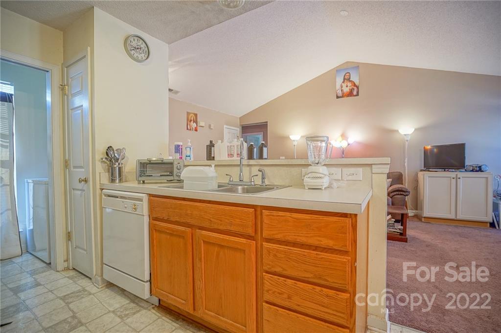6021 Lawnmeadow Drive Charlotte NC 28216
