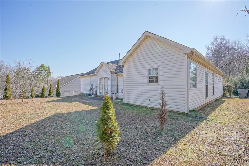 6021 Lawnmeadow Drive Charlotte NC 28216