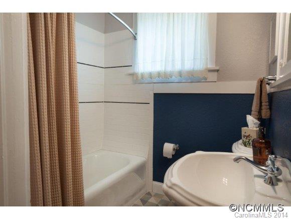 28 Arborvale Road Asheville NC 28801