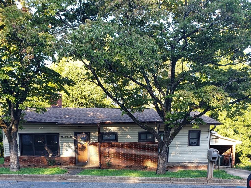 627 N Davis Avenue Newton NC 28658