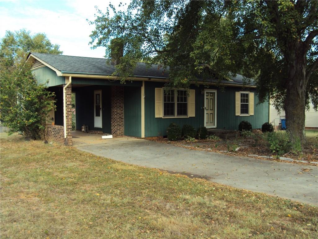 1435 Lancer Drive Hickory NC 28602