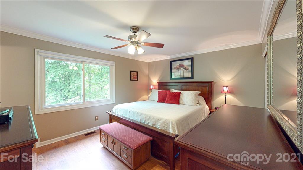 6 Crandon Court Asheville NC 28804