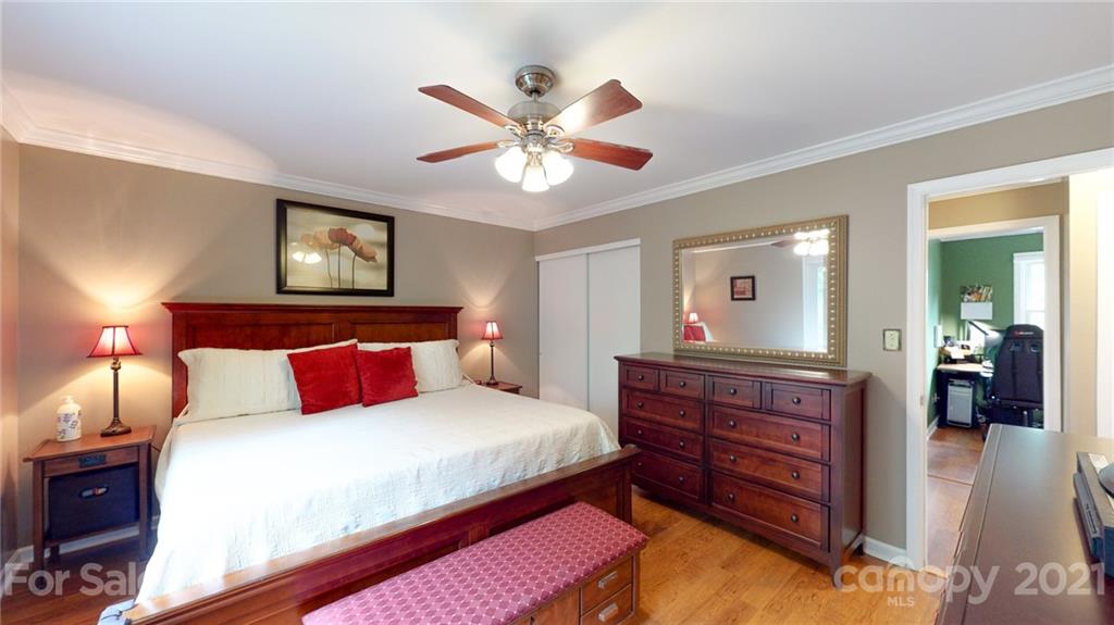 6 Crandon Court Asheville NC 28804
