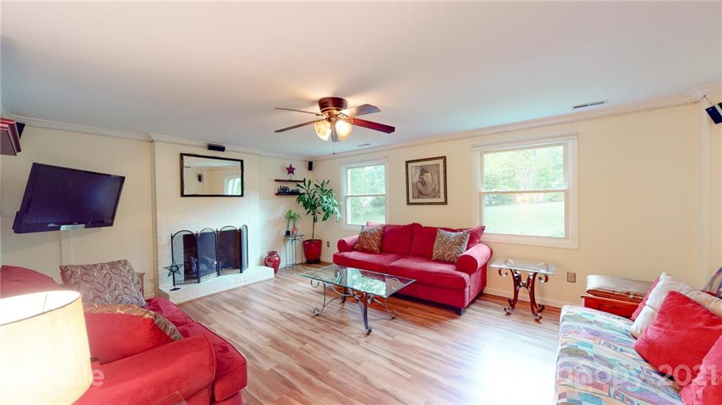 6 Crandon Court Asheville NC 28804