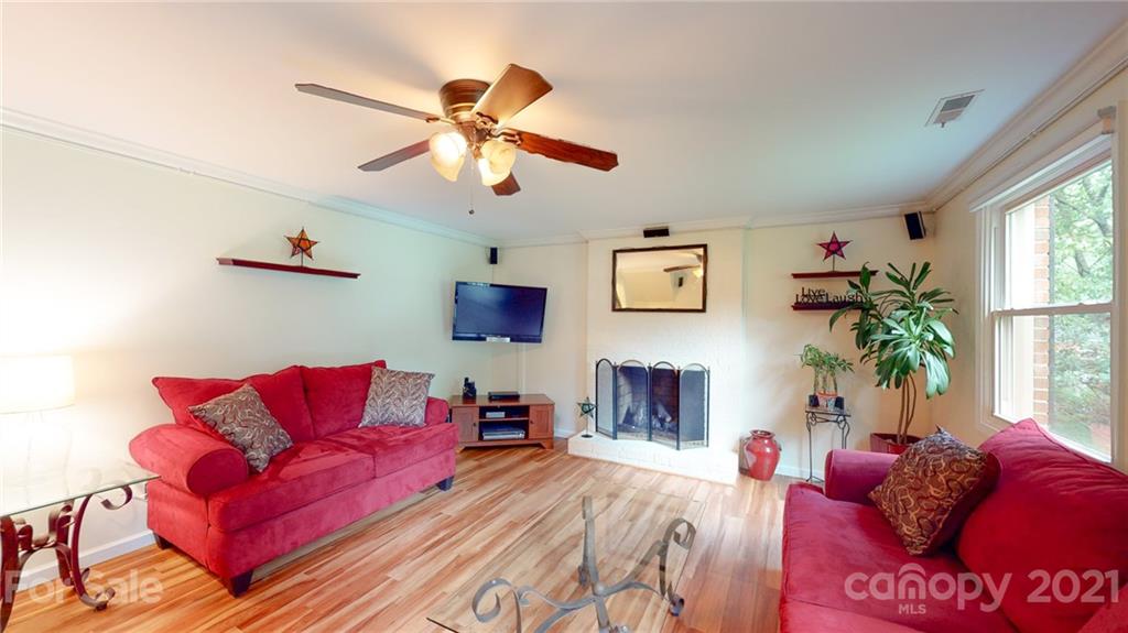 6 Crandon Court Asheville NC 28804