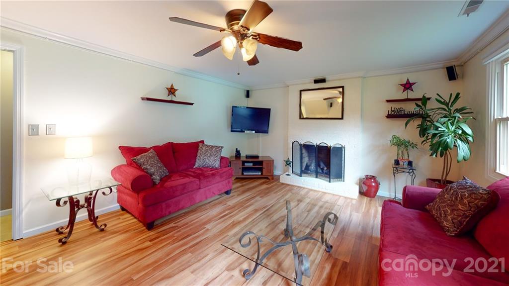 6 Crandon Court Asheville NC 28804