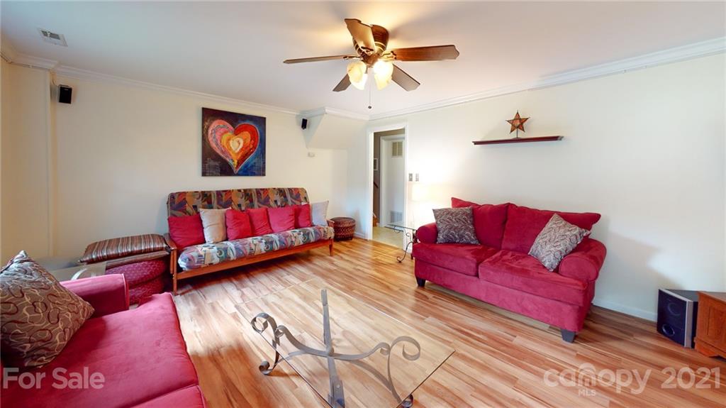 6 Crandon Court Asheville NC 28804