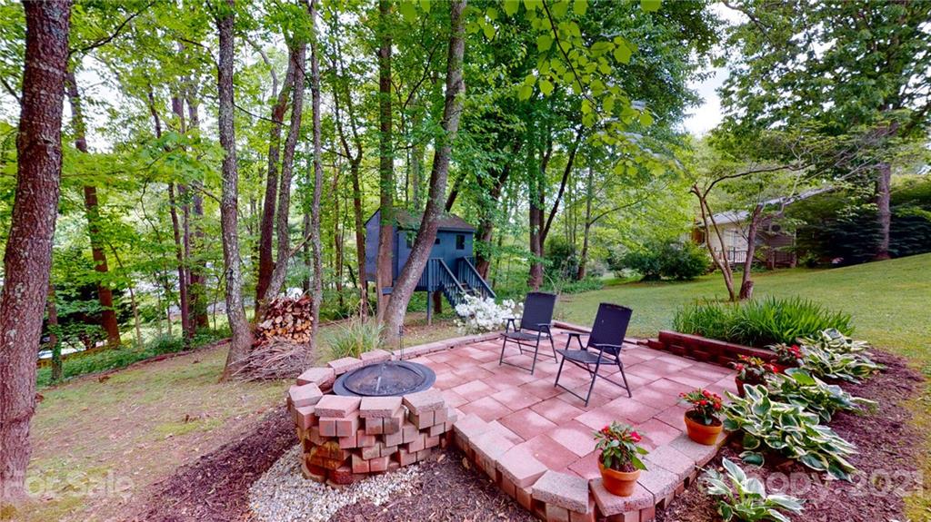 6 Crandon Court Asheville NC 28804