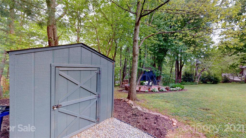 6 Crandon Court Asheville NC 28804
