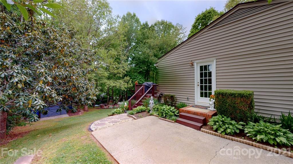 6 Crandon Court Asheville NC 28804