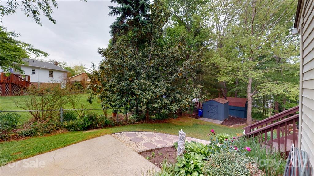 6 Crandon Court Asheville NC 28804