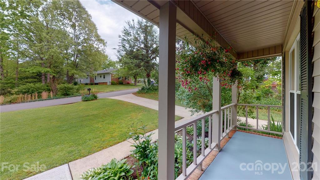 6 Crandon Court Asheville NC 28804