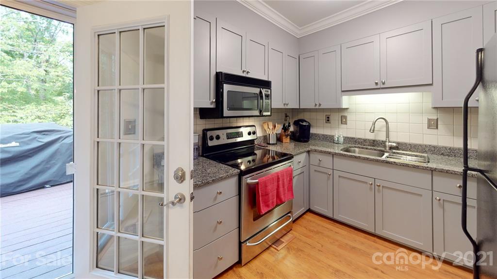 6 Crandon Court Asheville NC 28804