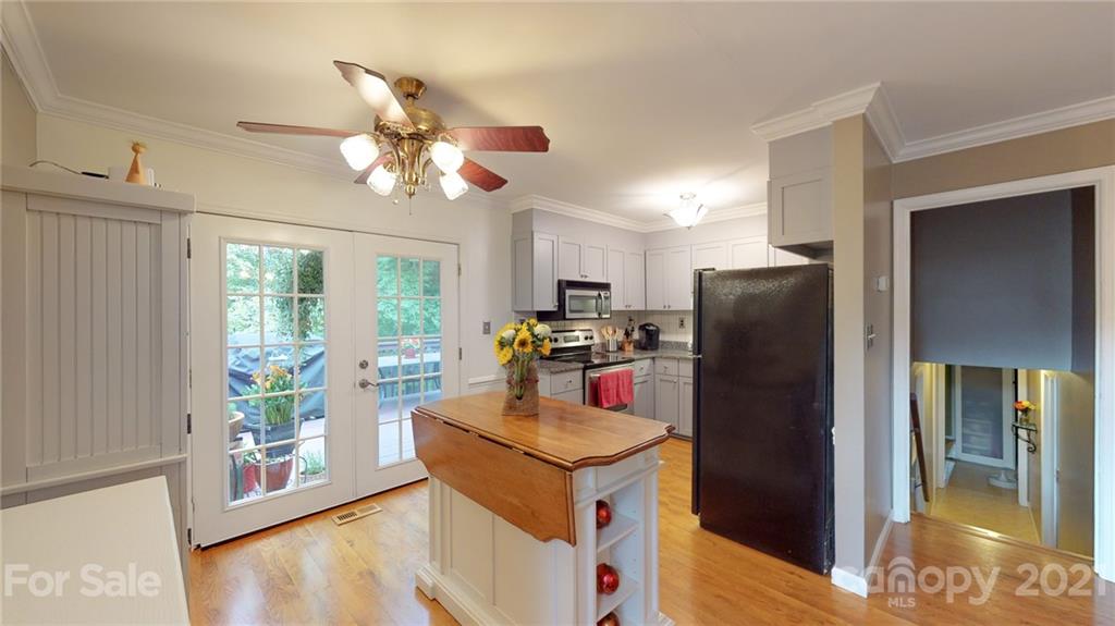 6 Crandon Court Asheville NC 28804