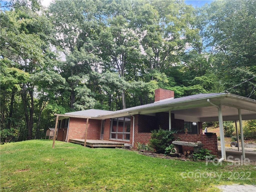 21 Woodstock Drive Burnsville NC 28714