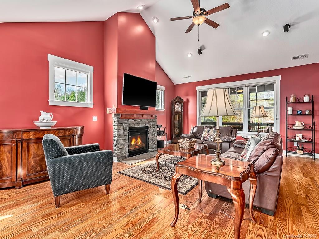 2 Bungalow Way Asheville NC 28804