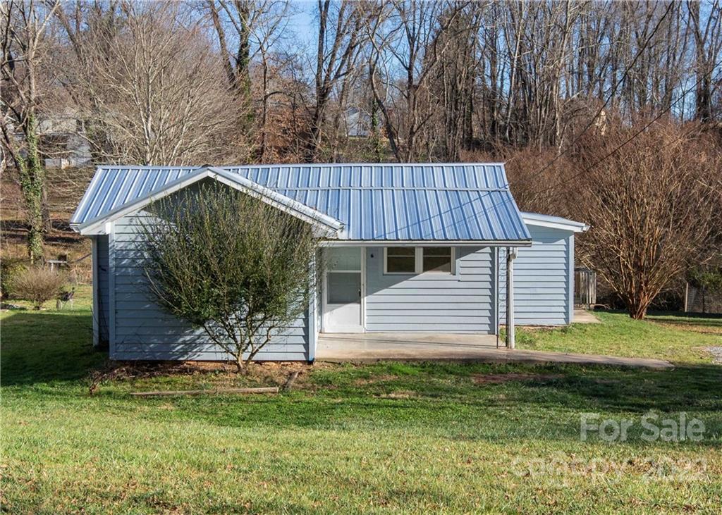 6 Holcombe Road Candler NC 28715