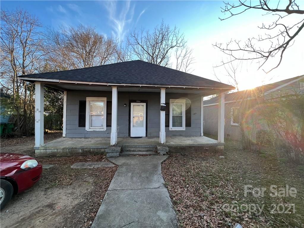 2501 Dundeen Street Charlotte NC 28216