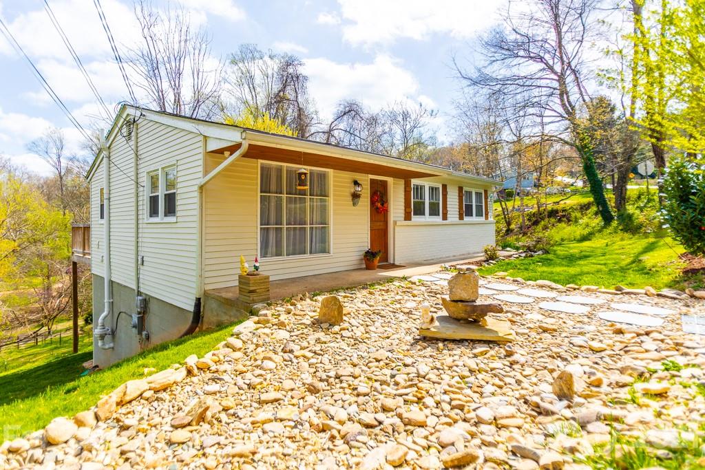212 Cedar Hill Road Asheville NC 28806