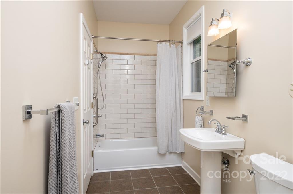25 Vivian Avenue Asheville NC 28801