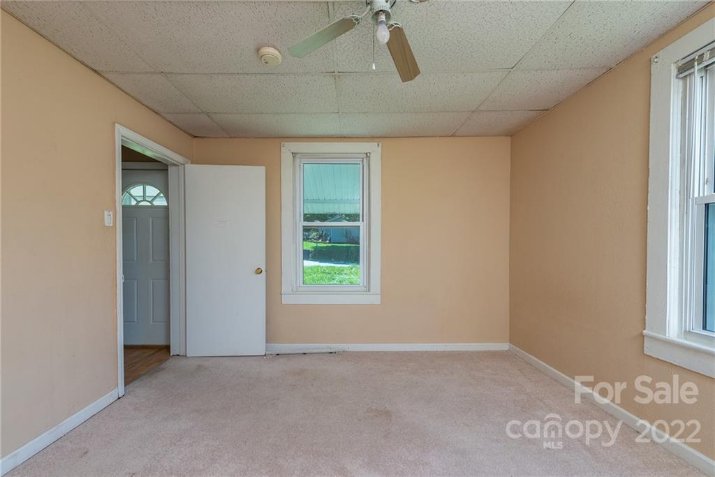 17 School Street Marion NC 28752