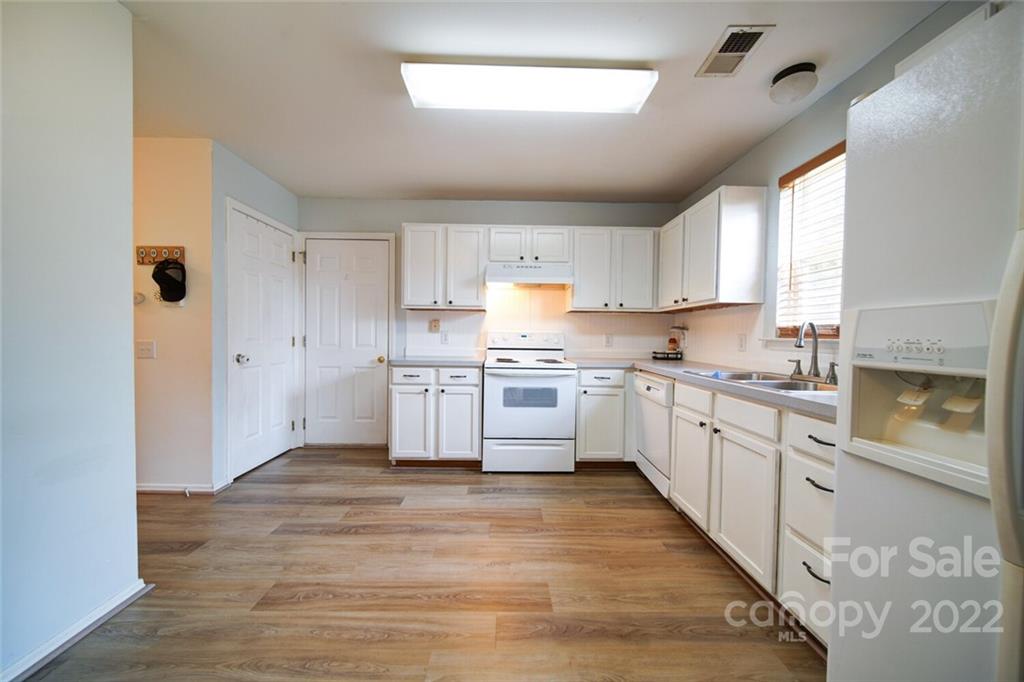 2031 Mallard Woods Place Charlotte NC 28262