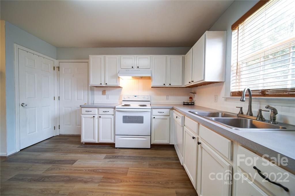 2031 Mallard Woods Place Charlotte NC 28262