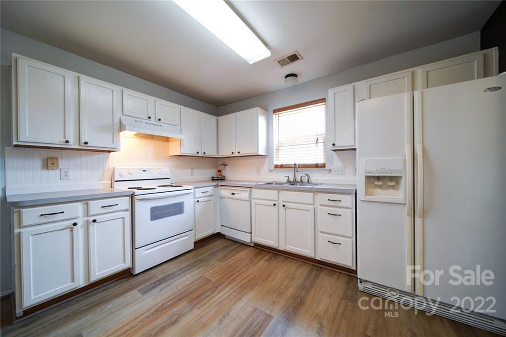 2031 Mallard Woods Place Charlotte NC 28262