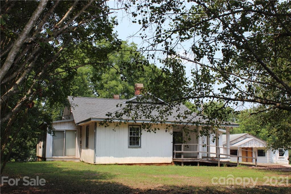 1413 Old Henrietta Road Forest City NC 28043