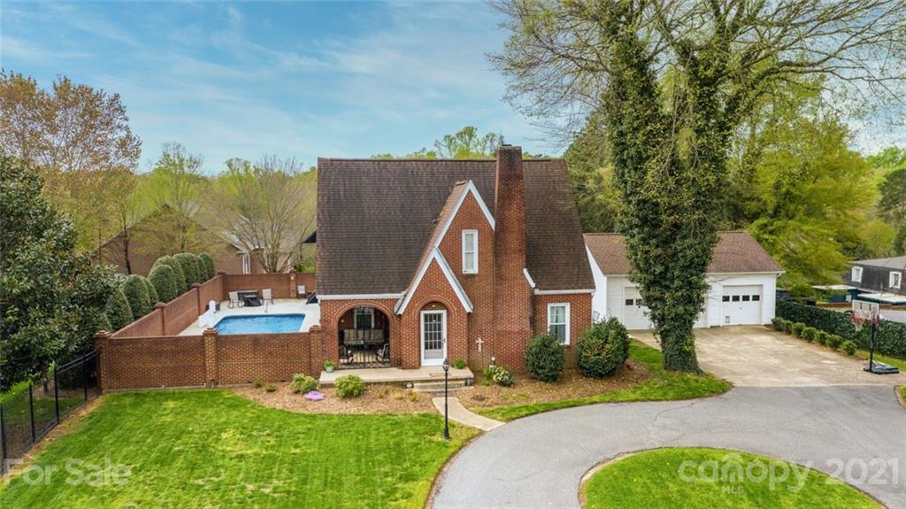 1045 12th Avenue NW Hickory NC 28601