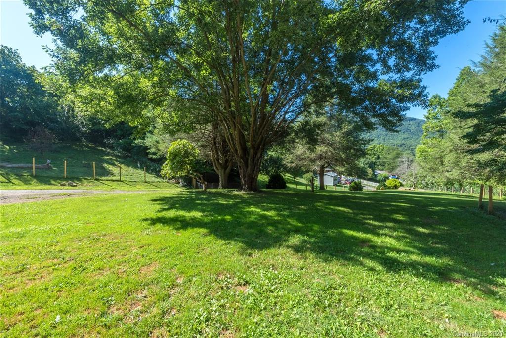 24 Powlas Drive Swannanoa NC 28778